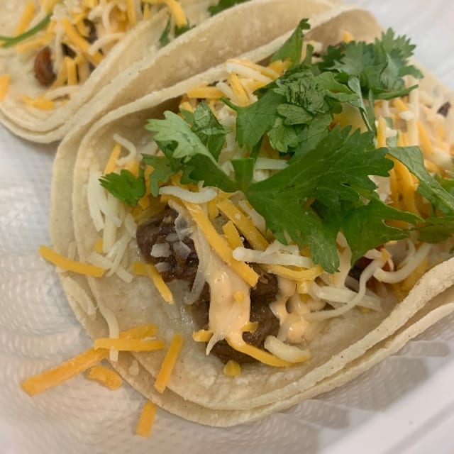 Beef Kaldereta Tacos (2pcs).