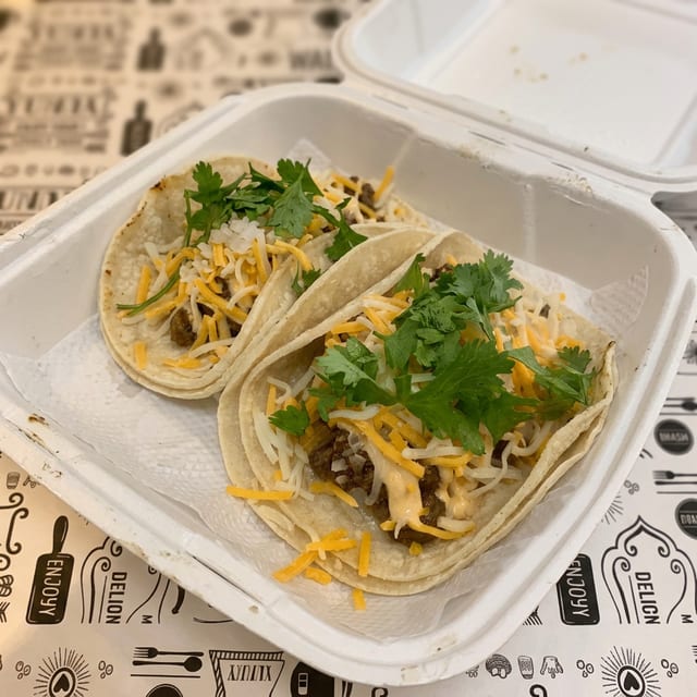 Beef Kaldereta Tacos (2pcs).